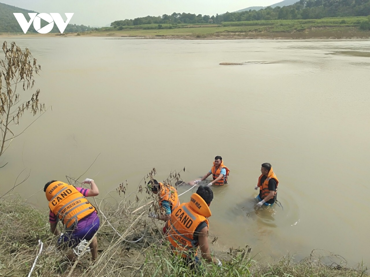 Tìm thấy thi thể nạn nhân đuối nước tại sông Mã